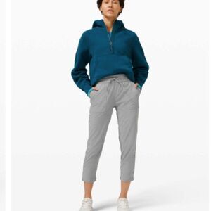 Lululemon Beyond the Studio Crop Joggers Pants Size 4